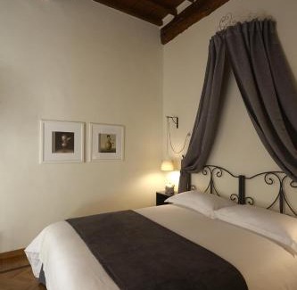 Duomo Apartment | Yome - Your Home in Florence