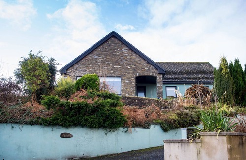 Laugharne Cottage | York Lodge, A beautiful bungalow with stunning estuary views