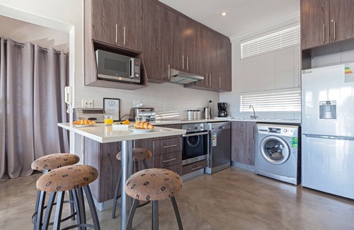 Green Point Apartment | York Mews 14 by CTHA