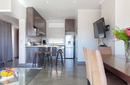 Green Point Apartment | York Mews 14 by CTHA