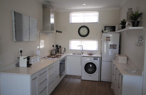 Green Point Apartment | York Mews 14 by CTHA