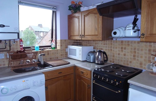 York Apartment | York Riverside Apartment, just 5 min walk to City Centre has car park & wi-fi