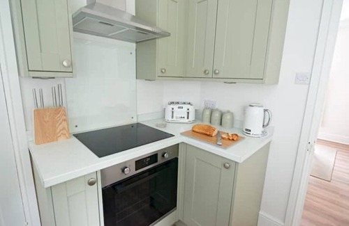 Raywell Cottage | Yorkshire Gate Lodge - Secluded holiday cottage on the Wolds Way