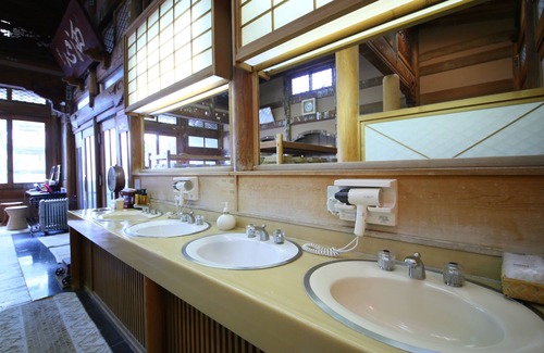 Yudanaka Shibu Onsen House | Yorozuya