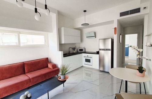 Tel Aviv City Center Apartment | Yosef Eliyahu Terracotta