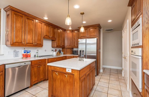 Yosemite Forks House | Yosemite Adventure House with Pool-hot tub-game room!