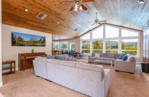 Yosemite Forks House | Yosemite Adventure House with Pool-hot tub-game room