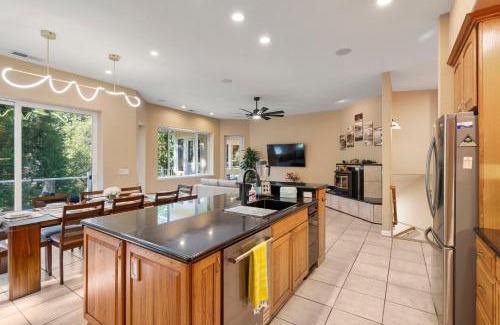Groveland House | Yosemite-bound, Fun at the lake, Spacious & stylish 6 Bdr home with game room