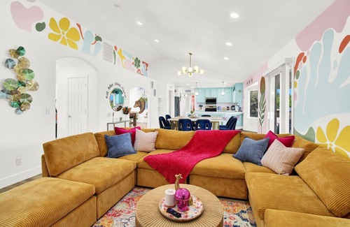 Oakhurst Villa | Yosemite Luxe: Designer retreat w/MiniGolf, HotTub
