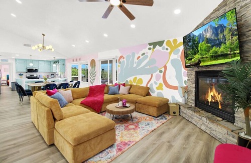 Oakhurst Villa | Yosemite Luxe: Designer retreat w/MiniGolf, HotTub