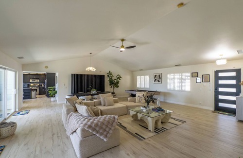 Mariposa House | Yosemite Luxe Family Lodge-Theater-Sauna-Spa-EV-Poker Table-Game Room-Pool table