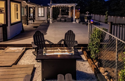 Mariposa House | Yosemite Luxe Family Lodge-Theater-Sauna-Spa-EV-Poker Table-Game Room-Pool table
