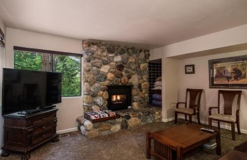 Yosemite West House | Yosemite Magic "A"