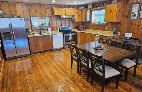 Mariposa House | Yosemite Nest: Refreshed Vintage Retreat conveniently located near Yosemite NP