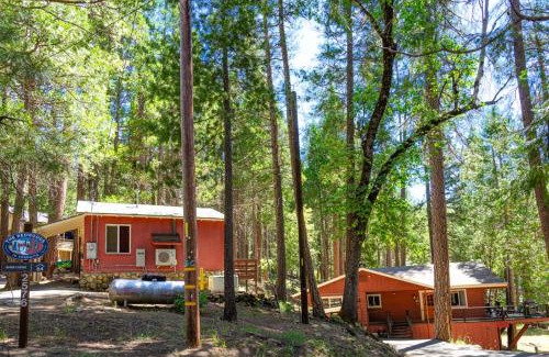 North Wawona House | Yosemite's Riverfront Retreat