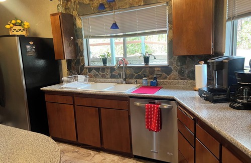 Yosemite Forks House | Yosemite Southgate Waterfront Cabin 3 Bdrm Bass Lake Oakhurst Spa pets Specials!