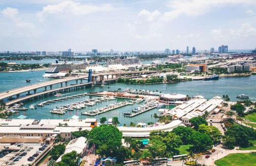 Downtown Miami Hotel | YOTEL Miami