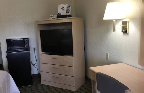 Cabot House | You Found It! 4 Comfortable Units, Free Breakfast & Parking, Pets Allowed, Pool
