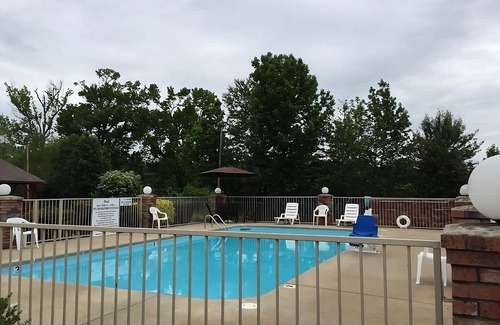 Cabot House | You Found It! 4 Comfortable Units, Free Breakfast & Parking, Pets Allowed, Pool