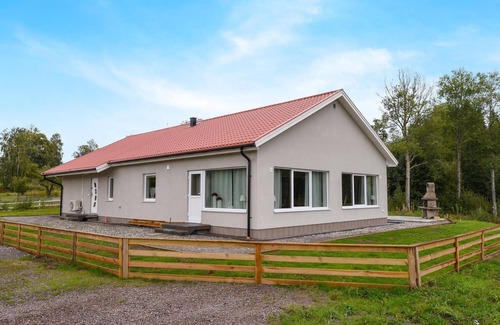 Galleberg House | You live directly on the beach of a small fishing lake, here you fish and then release the fish.