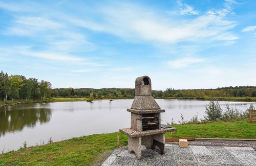 Galleberg House | You live directly on the beach of a small fishing lake, here you fish and then release the fish.