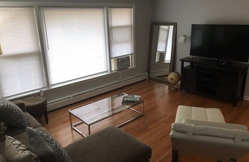 Berwyn Apartment | You'll love! Spacious, clean, remodeled, 2 bedroom, parking, coin W/D, linens
