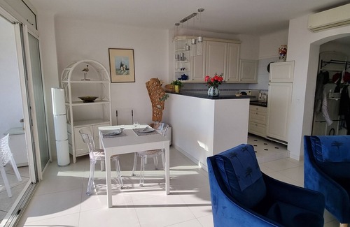 Cannes Apartment | You'll love this zen & elegant 2-piece, full of charm!