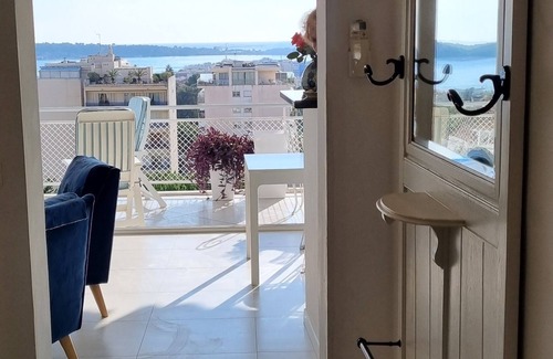 Cannes Apartment | You'll love this zen & elegant 2-piece, full of charm!