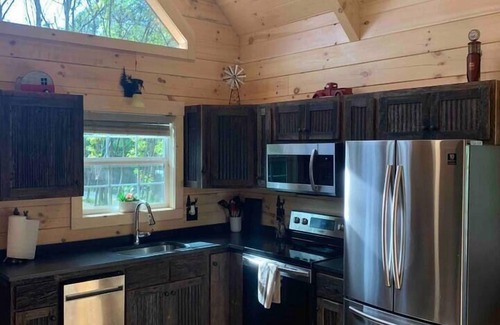 Campbellsville Cabin | You & Me , Deer! Anniversary - Honeymoon Cabin