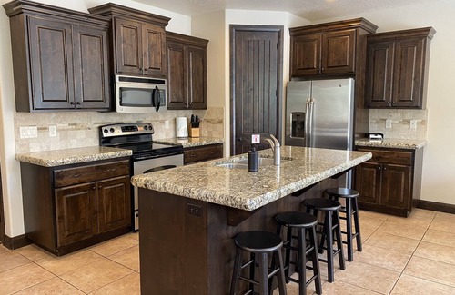Washington House | You're Welcome Townhome with 2 Master Suites!