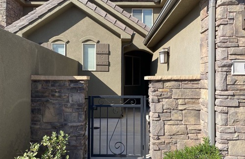 Washington House | You're Welcome Townhome with 2 Master Suites!