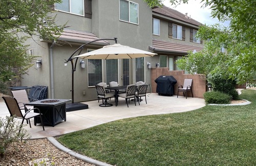 Washington House | You're Welcome Townhome with 2 Master Suites!