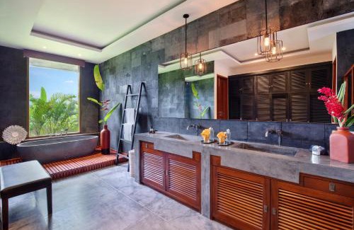 Berawa Villa | You think you know Canggu - Think again! Stunning LARGE LUXXE 7bed Villa