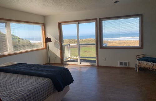 Gold Beach House | You will love The Lazy Shark !