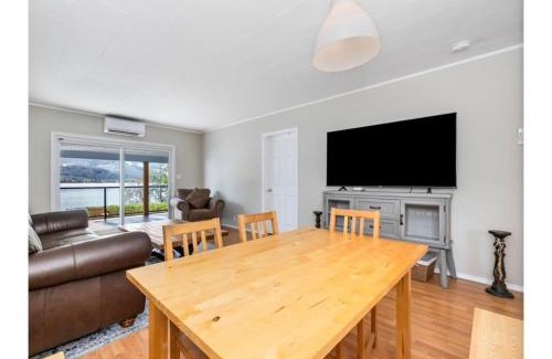 Youbou House | Youbou Lakefront Getaway Relax And Unwind