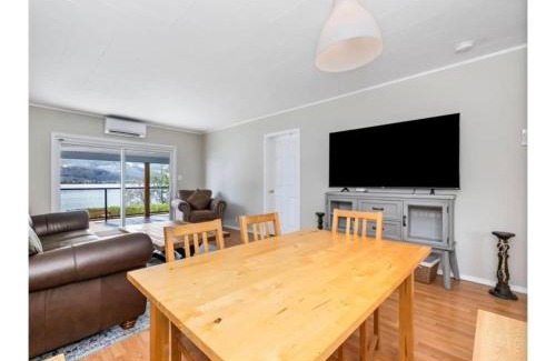 Youbou House | Youbou Lakefront Getaway Relax And Unwind