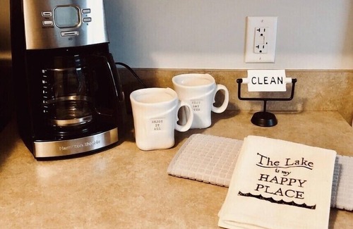 Huddleston Apartment | You’ll LOVE being here! We’ll LOVE have you here! Life just got better. ☀️