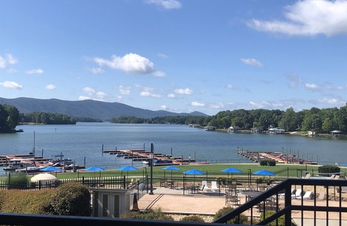 Huddleston Apartment | You’ll LOVE being here! We’ll LOVE have you here! Life just got better. ☀️