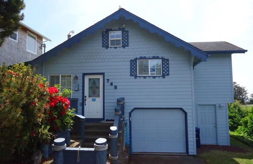 Logsden House | You’ll love the 5js Beach House at the Devil's Punchbowl with 2 beaches!