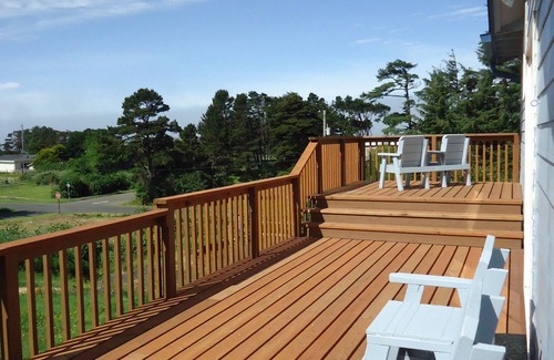 Logsden House | You’ll love the 5js Beach House at the Devil's Punchbowl with 2 beaches!