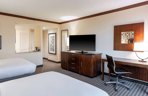 Alexandria West Hotel | Your Alexandria Escape! 4 Relaxing Units, Outdoor and Indoor Pool, Pets Allowed!
