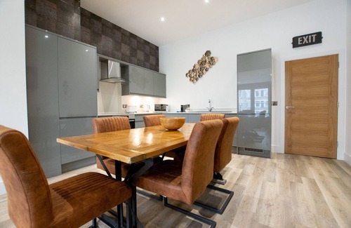 Bristol Apartment | Your Apartment | Bristol Rowan Tree - No.4