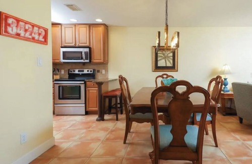 Siesta Key Condo | Your Beachside Retreat – Siesta Key’s White Sands Just Steps Away!