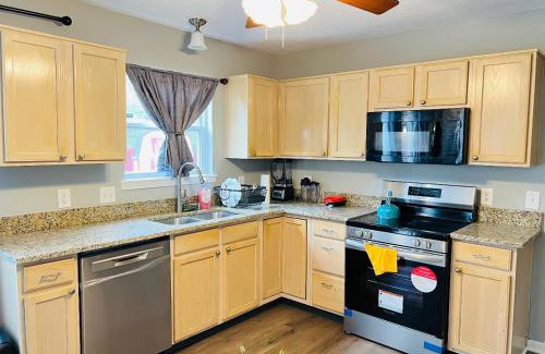 Pike House | Your Beautiful 4 Bedrooms Home Away From Home!