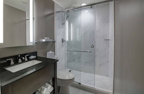 Capitol Hill House | Your Chic Escape: 3 Sophisticated Units in the Heart of DC! Time to Explore!