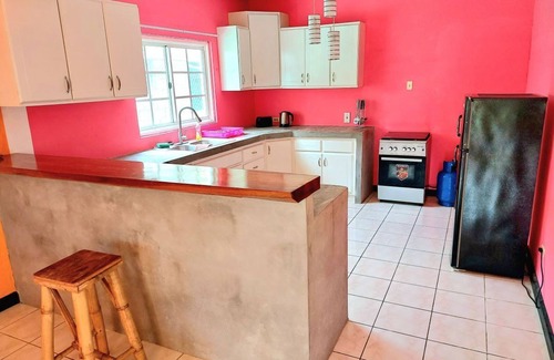 Orange Bay Villa | Your colorful Villa Anita in Orange Bay, JA. A place for families and friends.