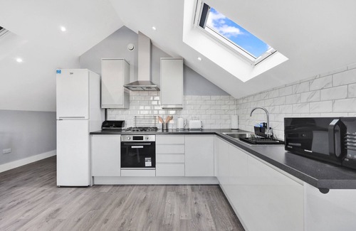 Forest Gate Apartment | Your Cosy Stay Modern 2 Double Bedroom Flat Fully Furnished - 5 Mins walk to Stn