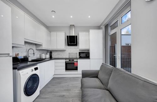 Forest Gate Apartment | Your Cosy Stay Modern 1 Double Bedroom Flat Fully Furnished - 5 Mins walk to Stn