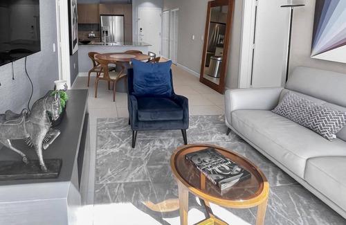 Doral Condo | Your Doral Oasis: Spacious Comfort