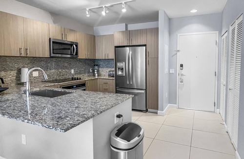 Doral Condo | Your Doral Oasis: Spacious Comfort